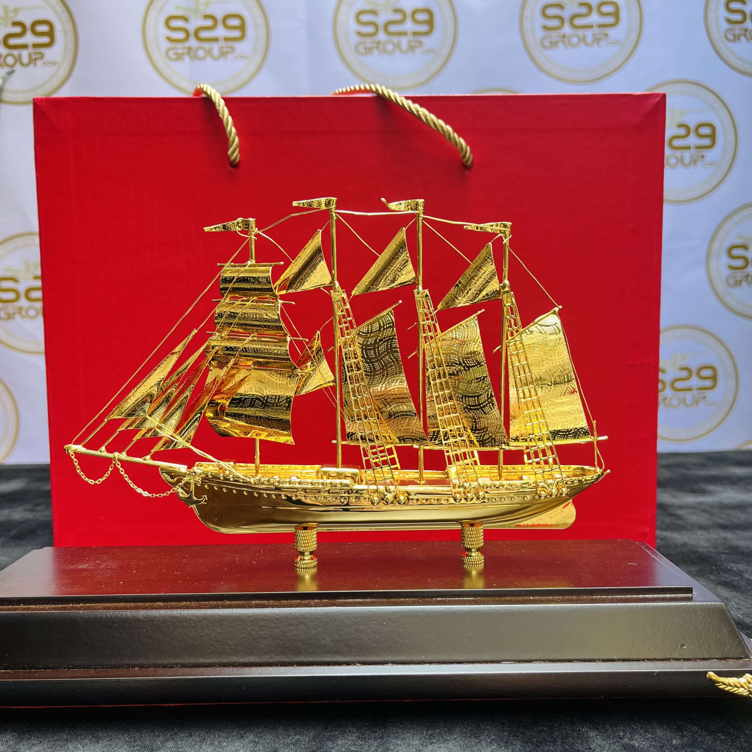 Quà tặng thuyền buồm mạ vàng 24k-biểu tượng cho sự may mắn trong công việc