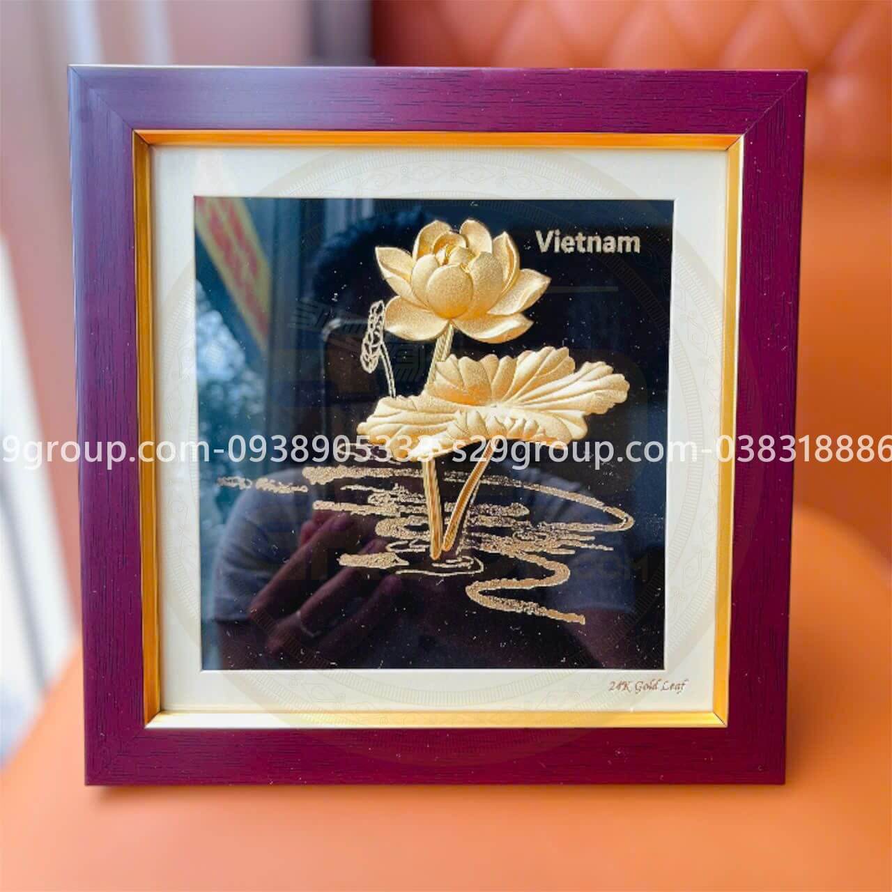 Tranh hoa sen mạ vàng 24k